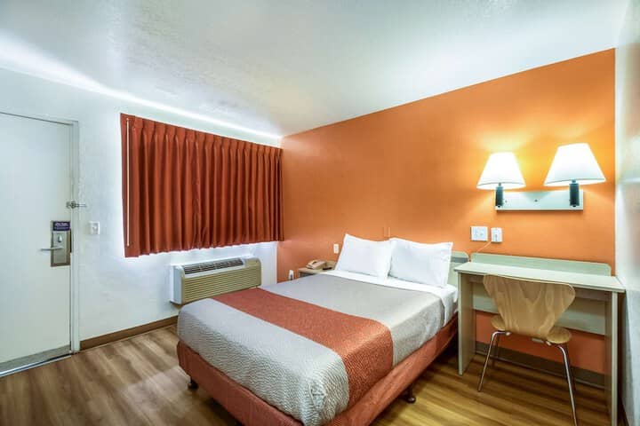 Room 7 of 33