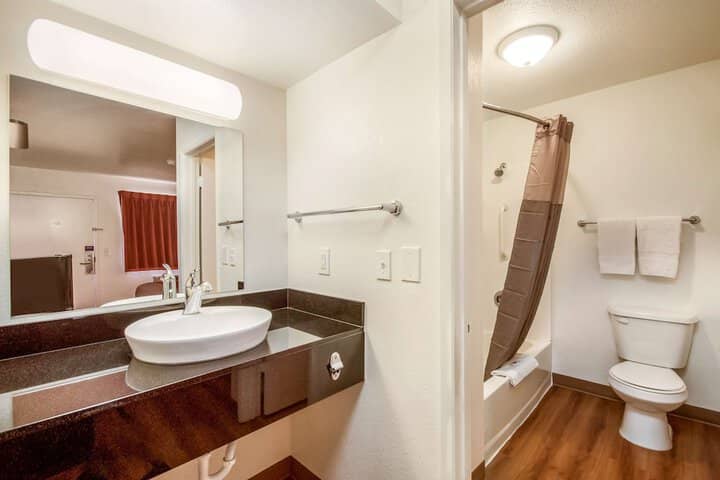 Room 21 of 33
