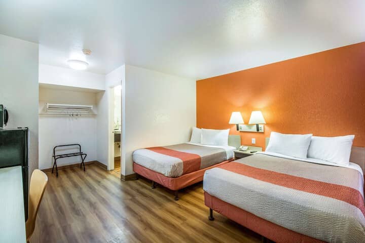 Room 16 of 33
