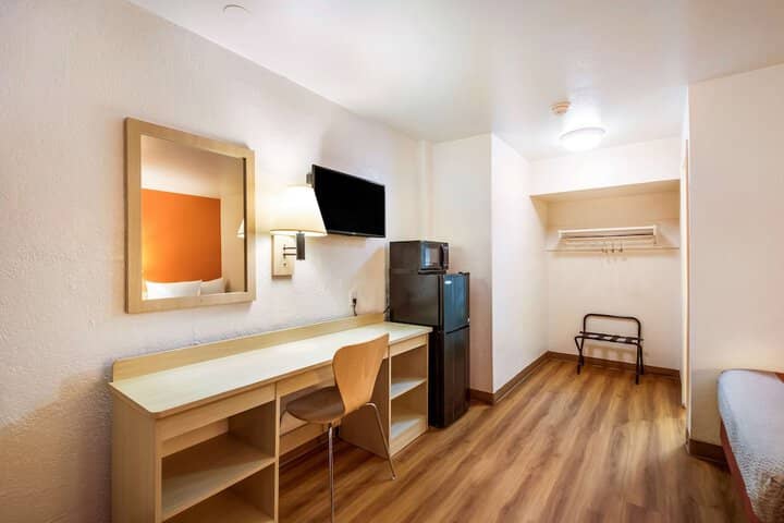 Room 18 of 33